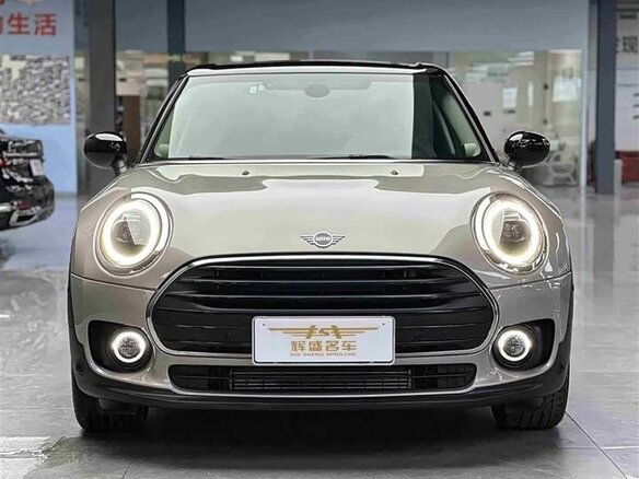 2023 Mini Clubman Cooper II Рестайлинг, серебристый, 2650000 рублей - вид 1