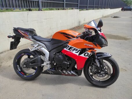2009 Honda CBR 600RR, оранжевый, 670000 рублей, вид 2