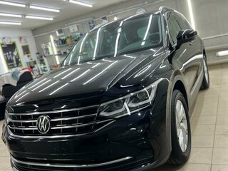 2021 Volkswagen Tiguan II Рестайлинг, чёрный, 3490000 рублей, вид 1