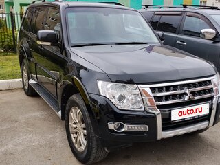 2015 Mitsubishi Pajero IV Рестайлинг 2, чёрный, 3370000 рублей, вид 3