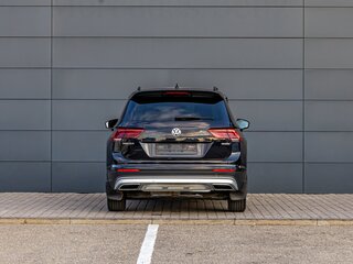 2020 Volkswagen Tiguan II, чёрный, 2355000 рублей, вид 5