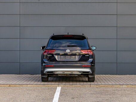 2020 Volkswagen Tiguan II, чёрный, 2355000 рублей, вид 5