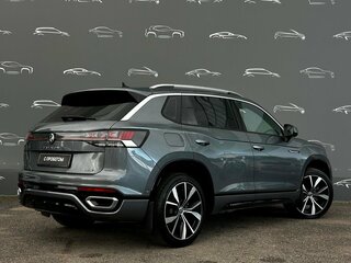 2023 Volkswagen Tayron I Рестайлинг, серый, 3385600 рублей, вид 2