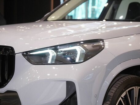 2026 BMW X1 Long 25Li xDrive III (U11/U12), серый, 5940000 рублей, вид 4