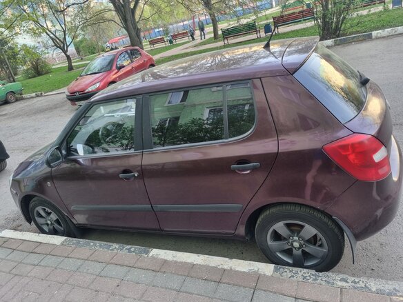 2009 Skoda Fabia II, пурпурный, 320000 рублей - вид 3