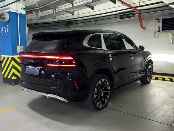 2026 Zeekr 8X 70 kWh, чёрный - вид 3