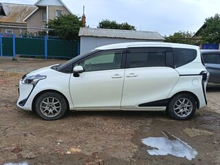 2021 Toyota Sienta II Рестайлинг, белый, 1650000 рублей, вид 3