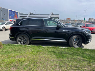 2018 Volkswagen Touareg III, чёрный, 4300000 рублей, вид 4