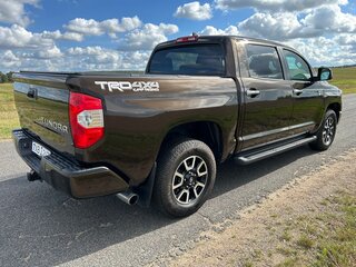 2021 Toyota Tundra CrewMax II Рестайлинг, коричневый, 6700000 рублей, вид 2
