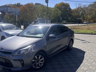 2020 Kia Rio IV, серый, 1280000 рублей, вид 1