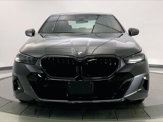 2025 BMW 5 серии 540i xDrive VIII (G60/G61/G68), чёрный, 9905909 рублей, вид 2