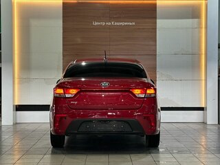 2020 Kia Rio IV, красный, 1549990 рублей, вид 5
