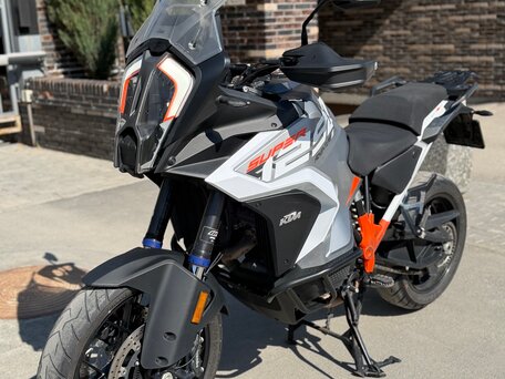 2023 KTM 1290 Super Adventure S, серый, 1390000 рублей, вид 1