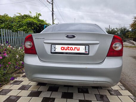 2011 Ford Focus II Рестайлинг, серебристый, 570000 рублей, вид 4