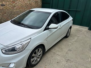 2013 Hyundai Solaris I, белый, 550000 рублей, вид 4