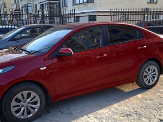 2020 Kia Rio IV Рестайлинг, красный, 1270000 рублей, вид 5
