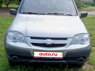 2015 Chevrolet Niva I Рестайлинг, серебристый, 580000 рублей, вид 1