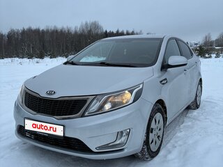 2011 Kia Rio 5-speed III, серебристый, 850000 рублей, вид 1