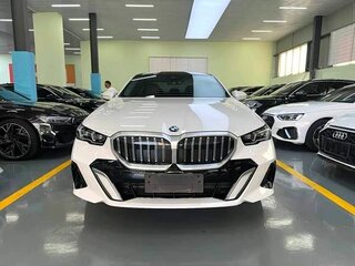 2025 BMW 5 серии Long 530Li VIII (G60/G61/G68), белый, 5800000 рублей, вид 2