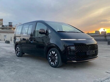 2025 Hyundai Staria I, чёрный, 6500000 рублей, вид 3