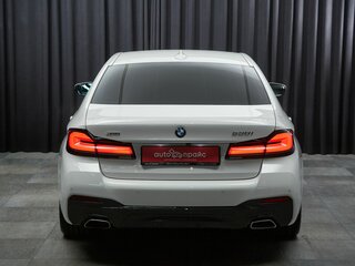 2022 BMW 5 серии 530i xDrive VII (G30/G31/G38) Рестайлинг, белый, 5600000 рублей, вид 5