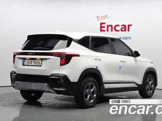 2022 Kia Seltos I Рестайлинг, белый, 2345000 рублей, вид 2