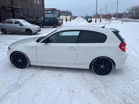 2010 BMW 1 серии 116i I (E81/E82/E87/E88) Рестайлинг, белый, 900000 рублей - вид 20