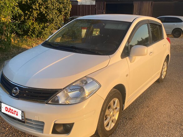 2011 Nissan Tiida I, белый, 650000 рублей