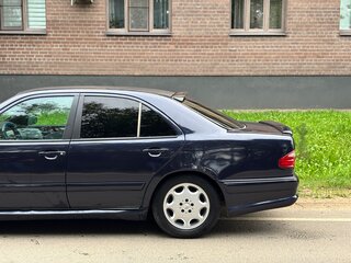 1998 Mercedes-Benz E-Класс 240 II (W210, S210), синий, 365000 рублей, вид 3