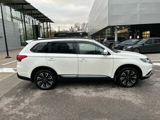 2022 Mitsubishi Outlander III Рестайлинг 3, белый, 1990000 рублей, вид 4