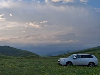 2013 Mitsubishi Outlander III, белый, 1790000 рублей, вид 3
