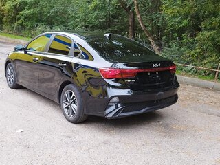 2022 Kia Forte III Рестайлинг, жёлтый, 1820000 рублей, вид 3