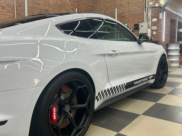 2016 Ford Mustang VI, белый, 2700000 рублей - вид 9