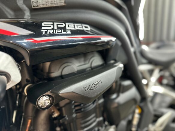2021 Triumph Speed Triple, чёрный, 1390000 рублей - вид 20