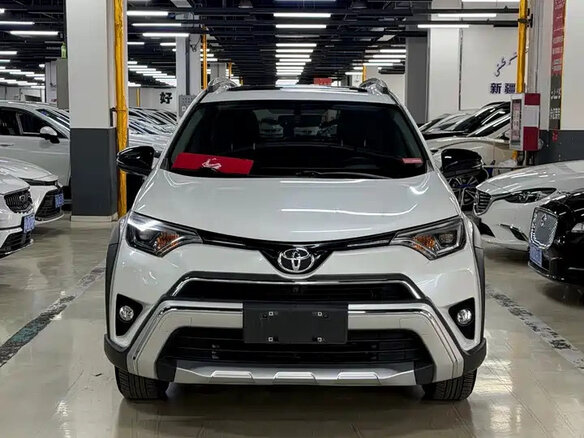 2019 Toyota RAV4 IV (XA40) Рестайлинг, белый, 1720000 рублей