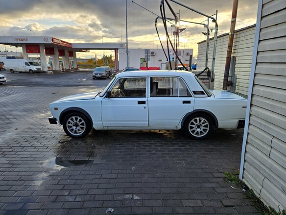 1992 Lada (ВАЗ) 2105, белый, 199000 рублей - вид 4