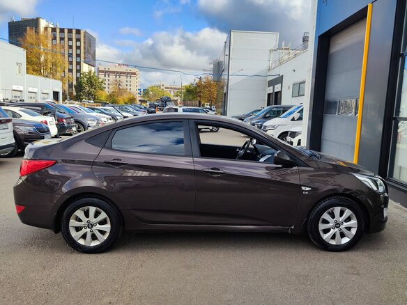 2016 Hyundai Solaris I Рестайлинг, коричневый, 955000 рублей - вид 3