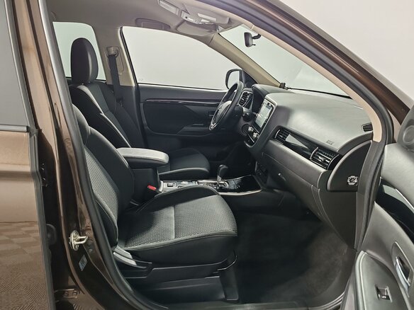 2021 Mitsubishi Outlander III Рестайлинг 3, коричневый, 2249000 рублей - вид 19