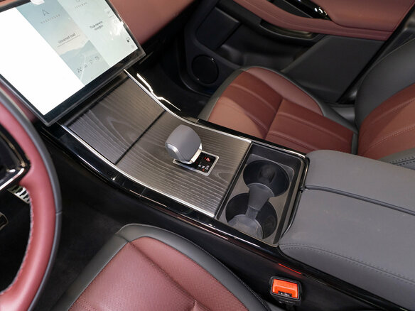 2025 Land Rover Range Rover Evoque II Рестайлинг, белый - вид 17