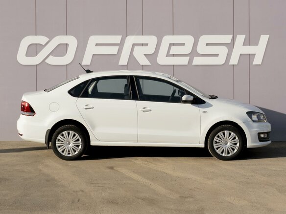 2017 Volkswagen Polo V Рестайлинг, белый, 1119000 рублей - вид 4