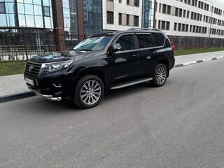 2018 Toyota Land Cruiser Prado 150 Series Рестайлинг 2, чёрный, 5475000 рублей, вид 1