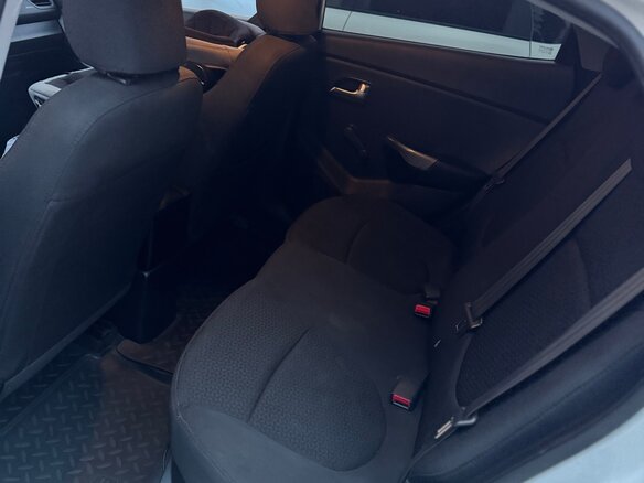 2013 Kia Rio III, белый, 680000 рублей - вид 9