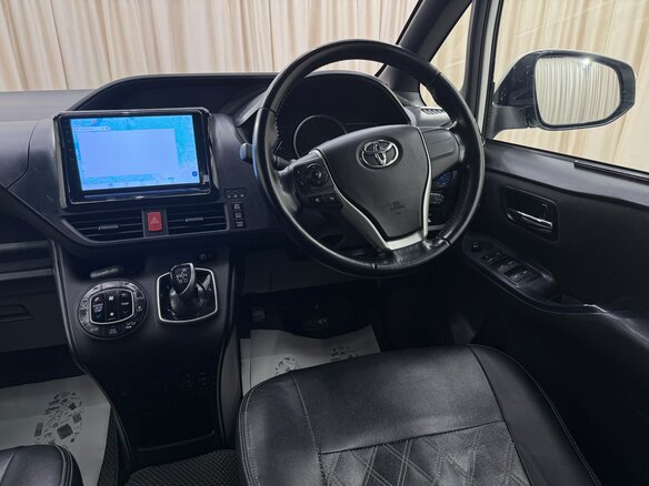 2015 Toyota Voxy III (R80), белый, 1699000 рублей - вид 15