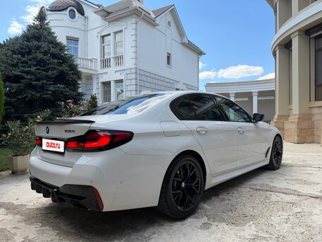 2020 BMW 5 серии 530e VII (G30/G31/G38), белый, 5990000 рублей, вид 4