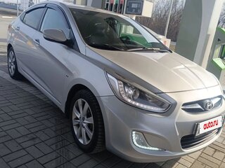 2013 Hyundai Solaris I, серебристый, 800000 рублей, вид 1