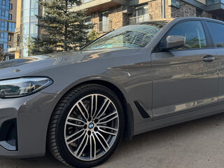 2020 BMW 5 серии 520d xDrive VII (G30/G31/G38) Рестайлинг, серый, 5500000 рублей, вид 5