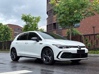 2023 Volkswagen Golf VIII, белый, 1920000 рублей, вид 3