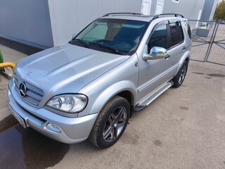 2000 Mercedes-Benz M-Класс 320 I (W163), серебристый, 1500000 рублей, вид 3