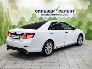2013 Toyota Camry VII (XV50), белый, 1249000 рублей, вид 2