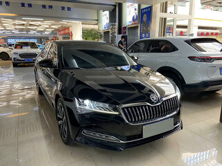 2022 Skoda Superb III Рестайлинг, чёрный, 1921700 рублей, вид 2
